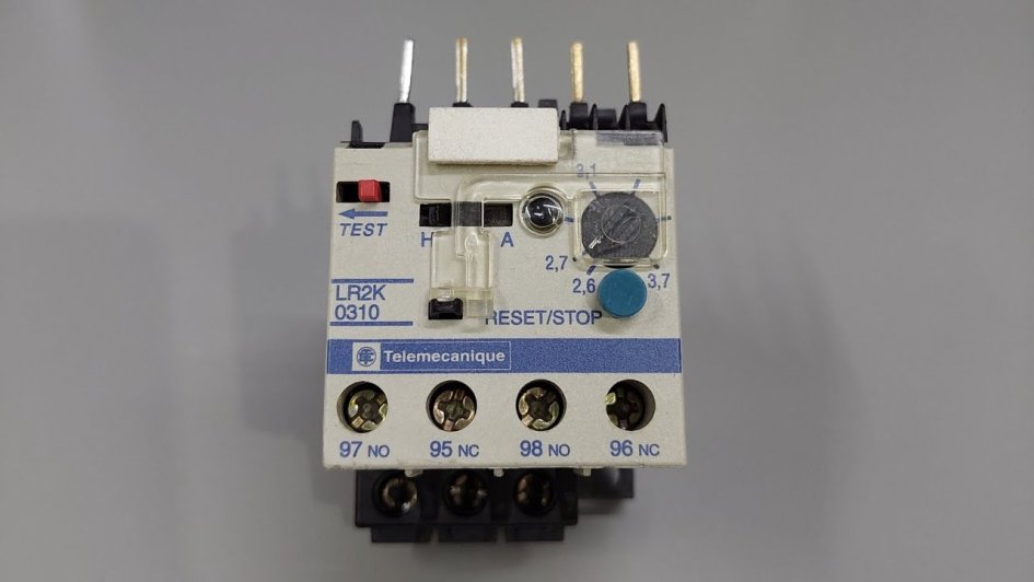 Termo eléctrico con relé de potencia pegado